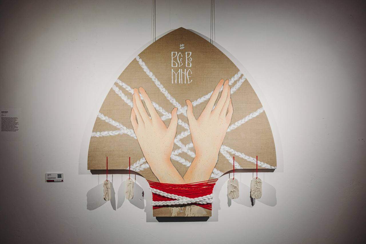 Braiding hair, unbraiding meanings. An interview with the artist Katya Kosa.