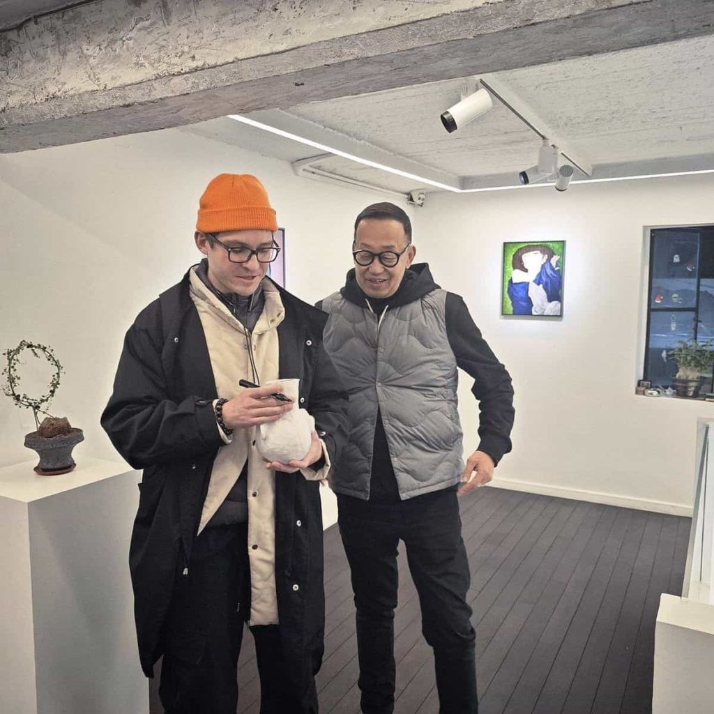 Gallery visit during a study of the art scene in China